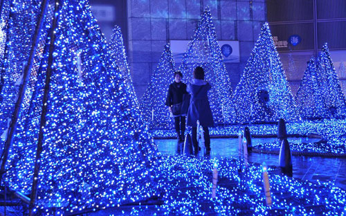Ngam cay thong Noel 2012 bang vang o Nhat Ban