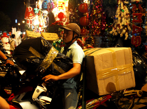 Sai Gon chuan bi don Noel 2012 tiet kiem