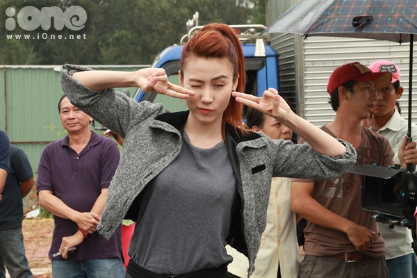 Ngan Khanh tao dang nhang nhit tren phim tet 2013