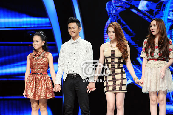 Vietnam Idol Mỹ Tâm bật khóc khi Hoàng Quyên lọt top nguy hiểm