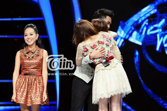 Vietnam Idol Mỹ Tâm bật khóc khi Hoàng Quyên lọt top nguy hiểm