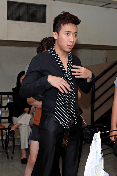 Tran Thanh nhi nhanh trong hau truong