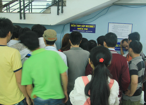 Ve tau Tet 2013 ban qua mang bi nghen, nguoi mua “chet dung”