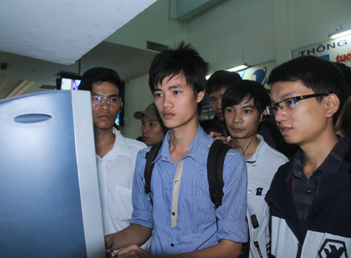 Ve tau Tet 2013 ban qua mang bi nghen, nguoi mua “chet dung”