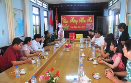 Tet 2013 se khong chuc Tet, tang hoa cho lanh dao cac cap