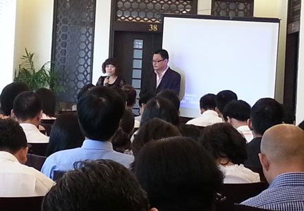 Nhom Mua, cuoc chien quyen luc chua dut