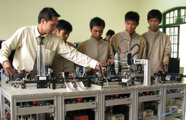 Tuyen sinh 2013:Truong nghe se bi noc ao?