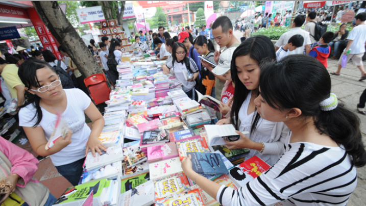 Le hoi “Duong sach : Tet Quy Ty 2013”