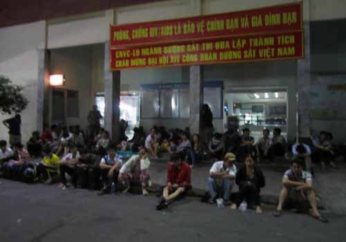 Ga Sai Gon chat cung nguoi cho mua ve tau Tet