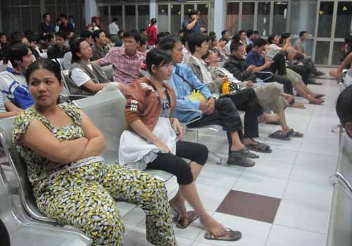 Ga Sai Gon chat cung nguoi cho mua ve tau Tet