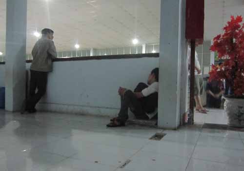 Ga Sai Gon chat cung nguoi cho mua ve tau Tet