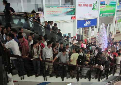 Ga Sai Gon chat cung nguoi cho mua ve tau Tet