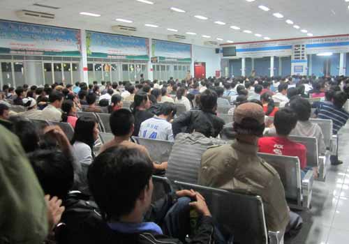 Ga Sai Gon chat cung nguoi cho mua ve tau Tet