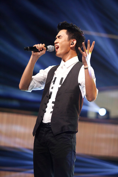 Thanh Tung, Thao My dung chan, Huong Giang de dang lot top 4 Vietnam Idol 2012