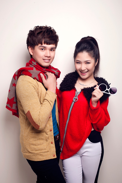 Huong Tram The Voice khoe ve dep tuoi tan trong sac do chao xuan