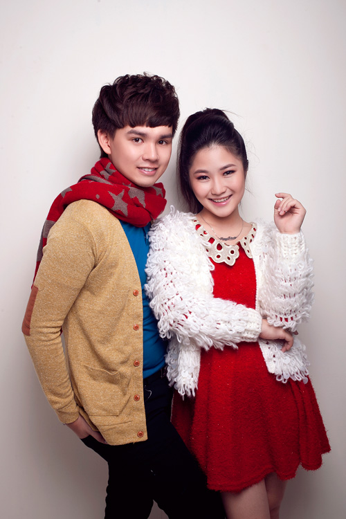 Huong Tram The Voice khoe ve dep tuoi tan trong sac do chao xuan