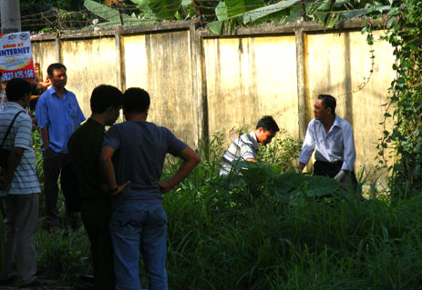 Nơi phát hiện bao tải chứa thi thể nạn nhân.