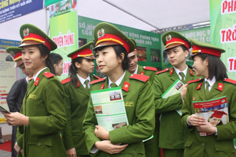 Dieu kien thi vao truong canh sat - Quan doi