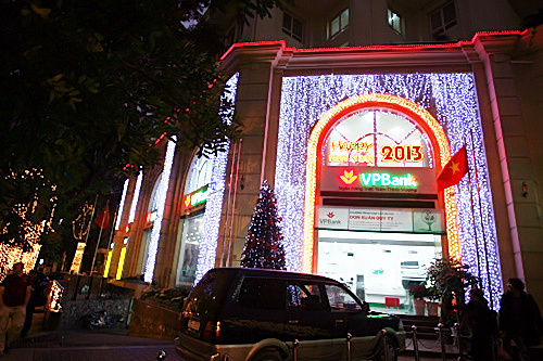Thu do Ha Noi ruc ro sac mau don chao nam moi