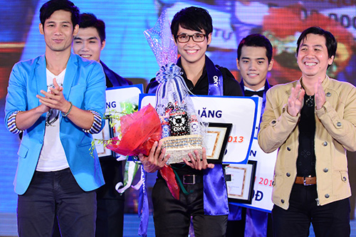 Sinh vien DH Cong nghiep gianh giai quan quan \