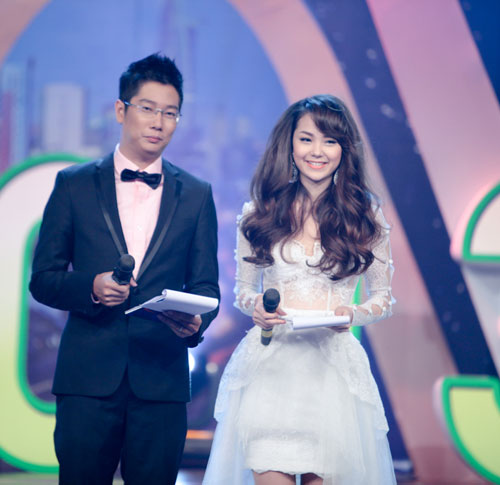 Minh Hang lan dau tien thu suc voi vai tro MC