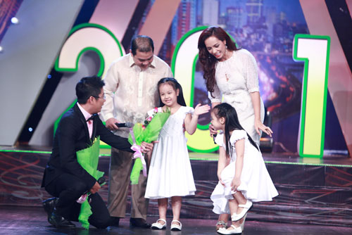 Minh Hang lan dau tien thu suc voi vai tro MC