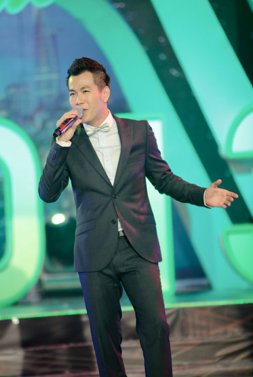 Minh Hang lan dau tien thu suc voi vai tro MC