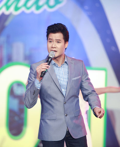 Minh Hang lan dau tien thu suc voi vai tro MC