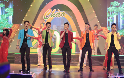 Minh Hang lan dau tien thu suc voi vai tro MC