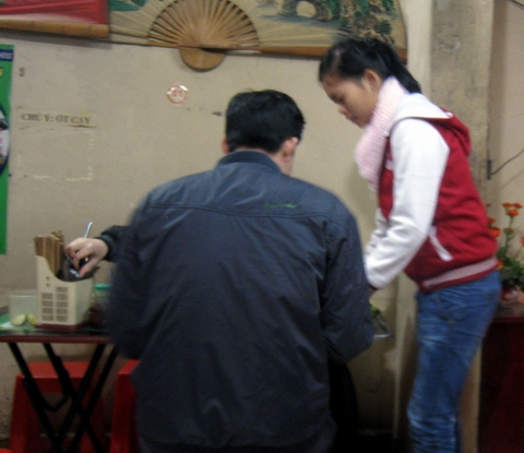 Muon van kieu lam them ngay Tet cua sinh vien