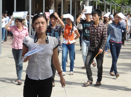 Quy định mới về đào tạo liên thông: Sinh viên khóc, trường e ngại!