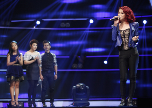 Huong Giang chinh thuc dung chan tai Top 4 Vietnam Idol 2012