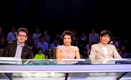 Guong mat than quen: Thi sinh di thi, giam khao… noi bat