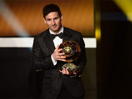 Vượt qua C. Ronaldo và Iniesta một cách thuyết phục, ngôi sao người Argentina lần thứ tư liên tiếp được bầu là cầu thủ hay nhất thế giới.