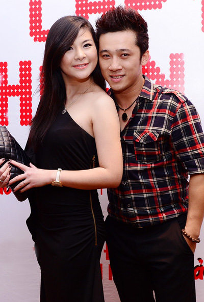Hai nghệ sĩ đến từ Hà Nội - diễn viên Kim Oanh và ca sĩ Quang Hào bắt cặp cùng nhau. Kim Oanh chia sẻ, chị khá bận rộn với lịch quay phim Tết nên tất cả sẽ phải nhờ vào một tay của Quang Hào.