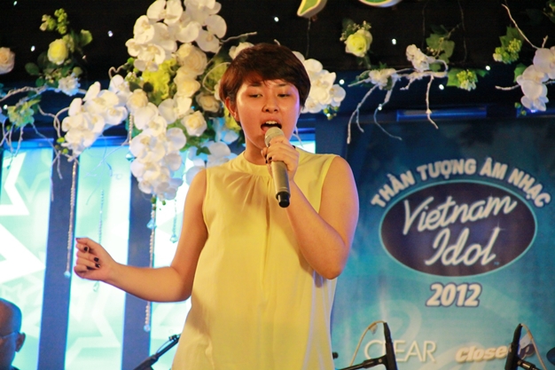 Top 3 VietNam Idol 2012 tap luyen voi ca sy My Tam