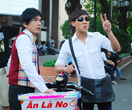 Tran Thanh khoe anh hau truong cuc nhang trong ‘Yeu anh, em dam khong’