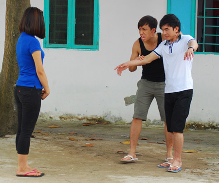 Tran Thanh khoe anh hau truong cuc nhang trong ‘Yeu anh, em dam khong’