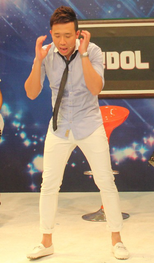 MC Tran Thanh cuc nhang trong chuong trinh 2Idol