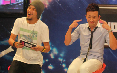 MC Tran Thanh cuc nhang trong chuong trinh 2Idol