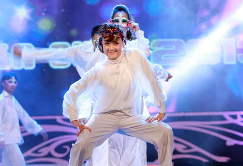 Thuy Nga hoa than lien tuc trong Gala Cuoi 2013