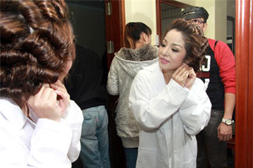 Thuy Nga hoa than lien tuc trong Gala Cuoi 2013