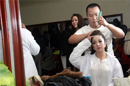 Thuy Nga hoa than lien tuc trong Gala Cuoi 2013