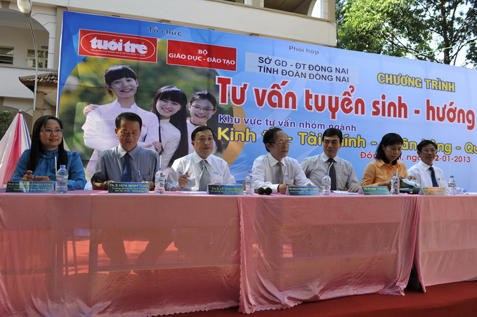 Tu van tuyen sinh tai Dong Nai: Hon 3000 hoc sinh tham gia
