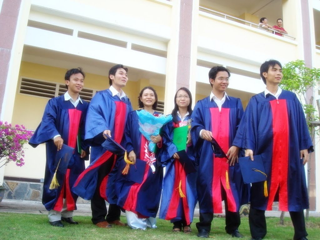 Sinh vien tot nghiep loai uu van that nghiep