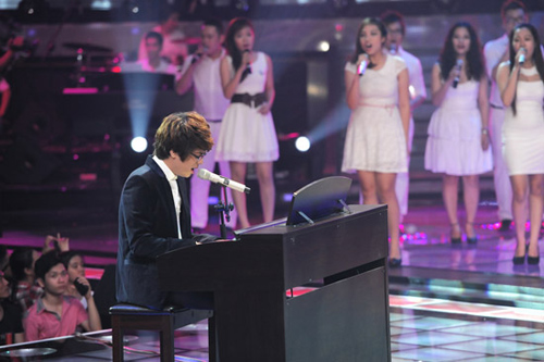 Bui Anh Tuan hi vong se duoc song ca cung Huong Tram