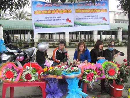 Hoa giả khá được ưa chuộng và mang lại thu nhập khá cao.