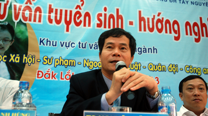 Tu van tuyen sinh tai Dak Lak: Khoi nganh kinh te \'giam nhiet\'