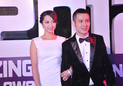 Bui Anh Tuan va Huong Tram chinh thuc cong khai chuyen tinh cam?