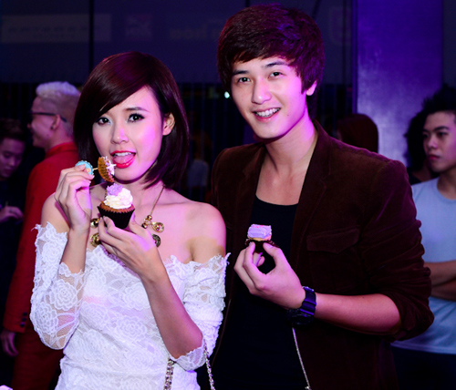 Bui Anh Tuan va Huong Tram chinh thuc cong khai chuyen tinh cam?